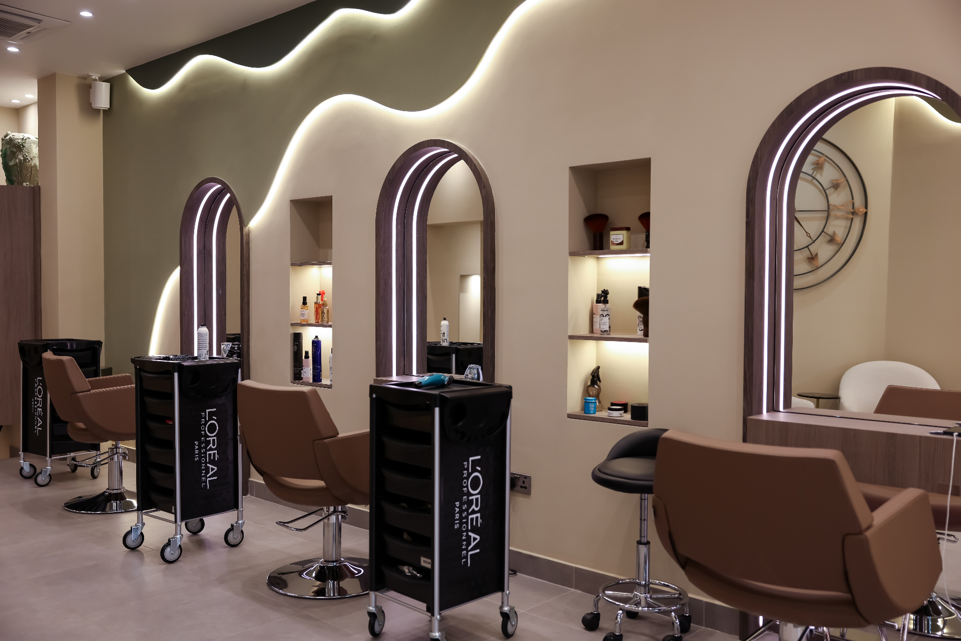 Reception & arched mirror detail